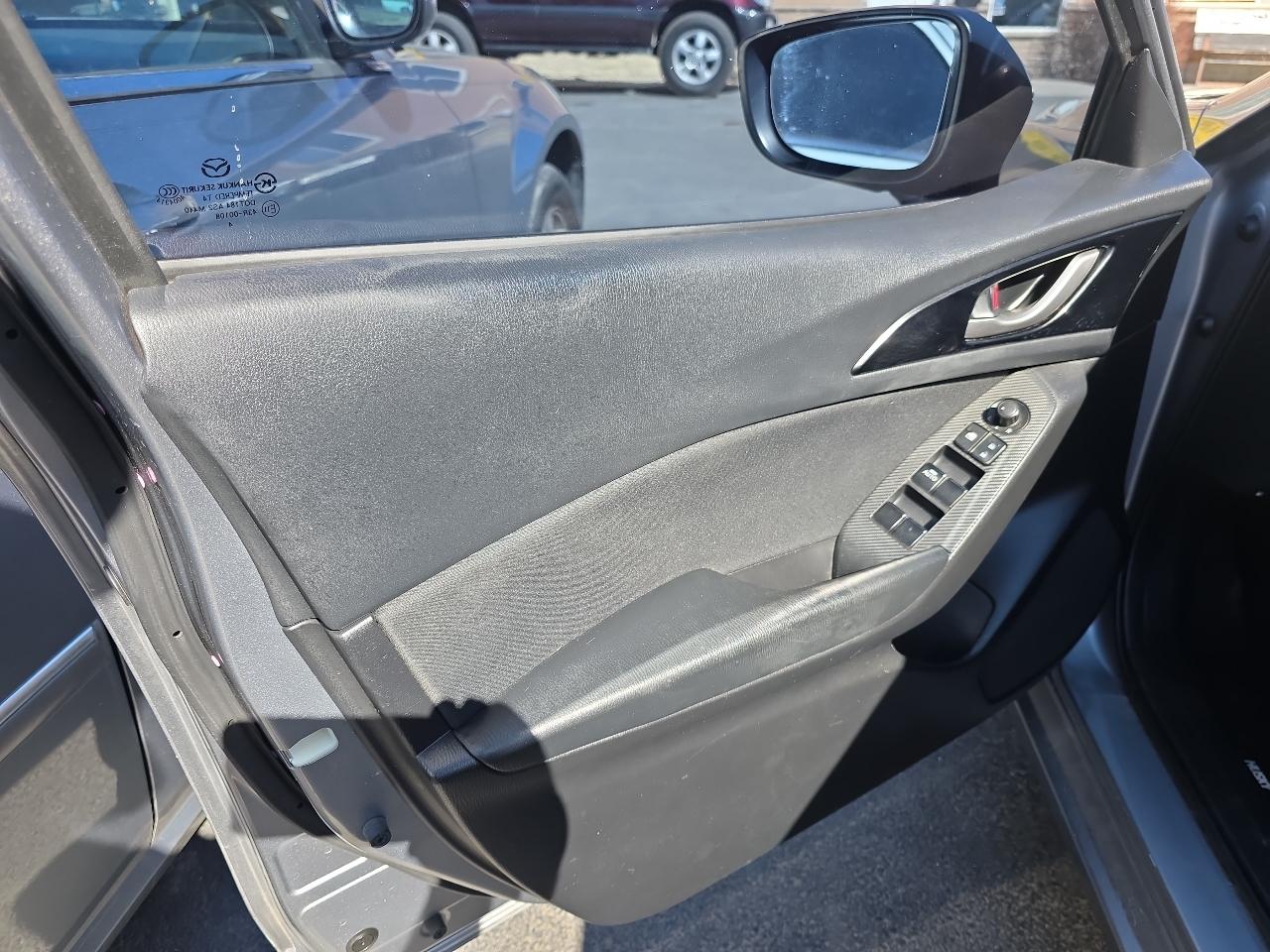 Mazda MAZDA3 4dr Sdn Auto i Touring 2015