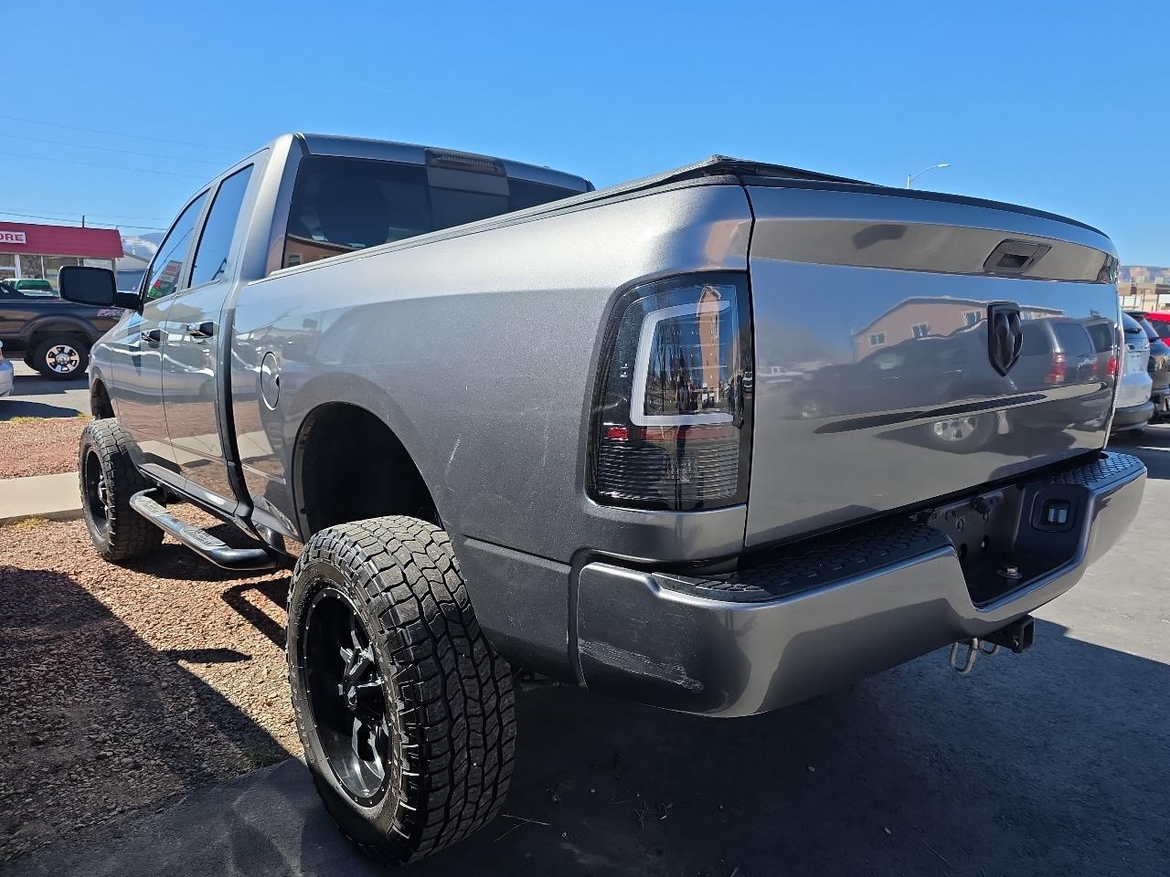 RAM 1500 4WD Quad Cab 140.5" SLT 2012