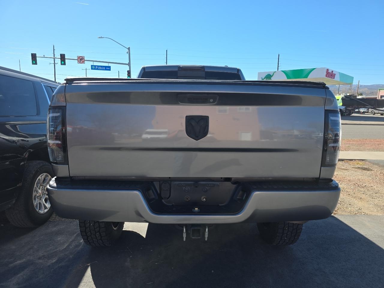 RAM 1500 4WD Quad Cab 140.5" SLT 2012