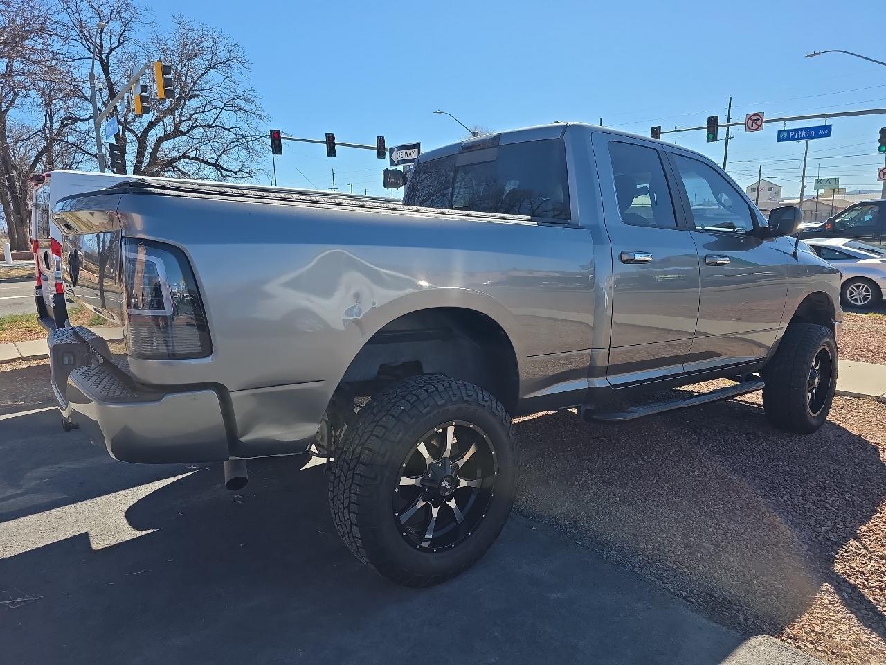 RAM 1500 4WD Quad Cab 140.5" SLT 2012