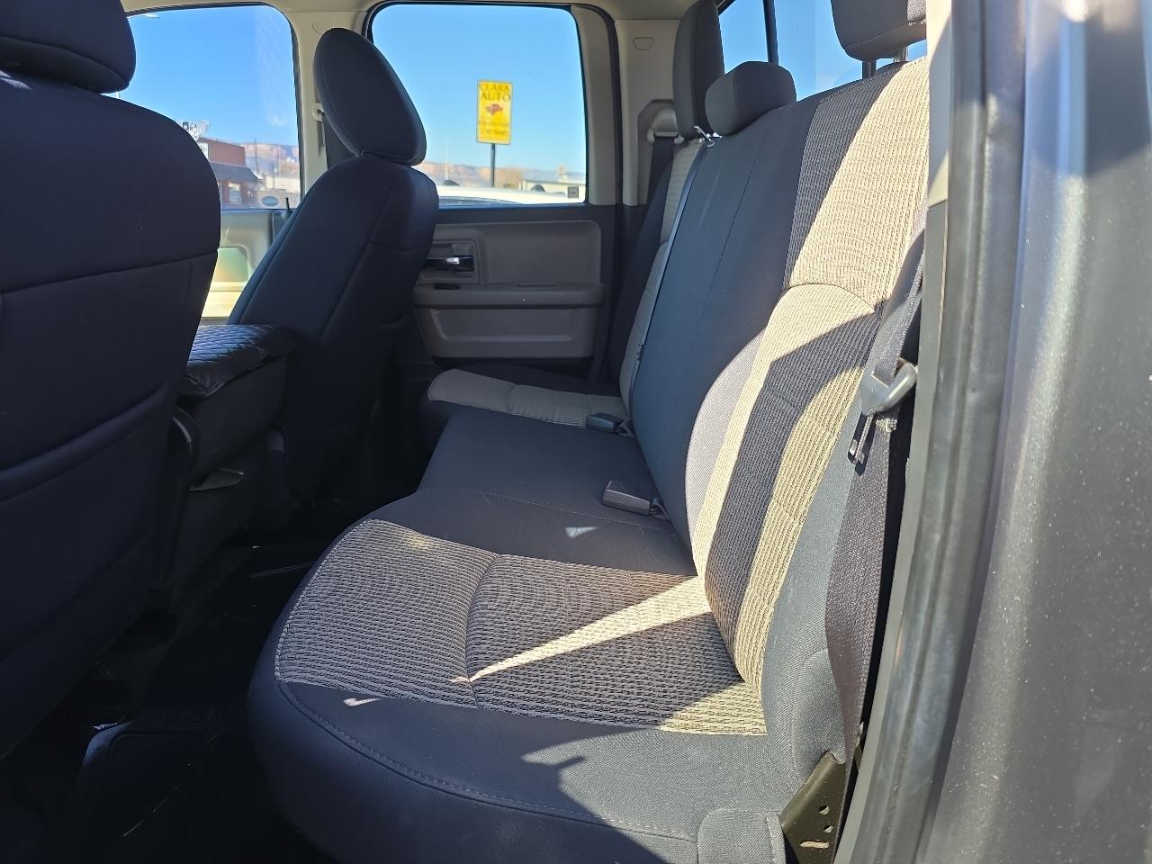 RAM 1500 4WD Quad Cab 140.5" SLT 2012