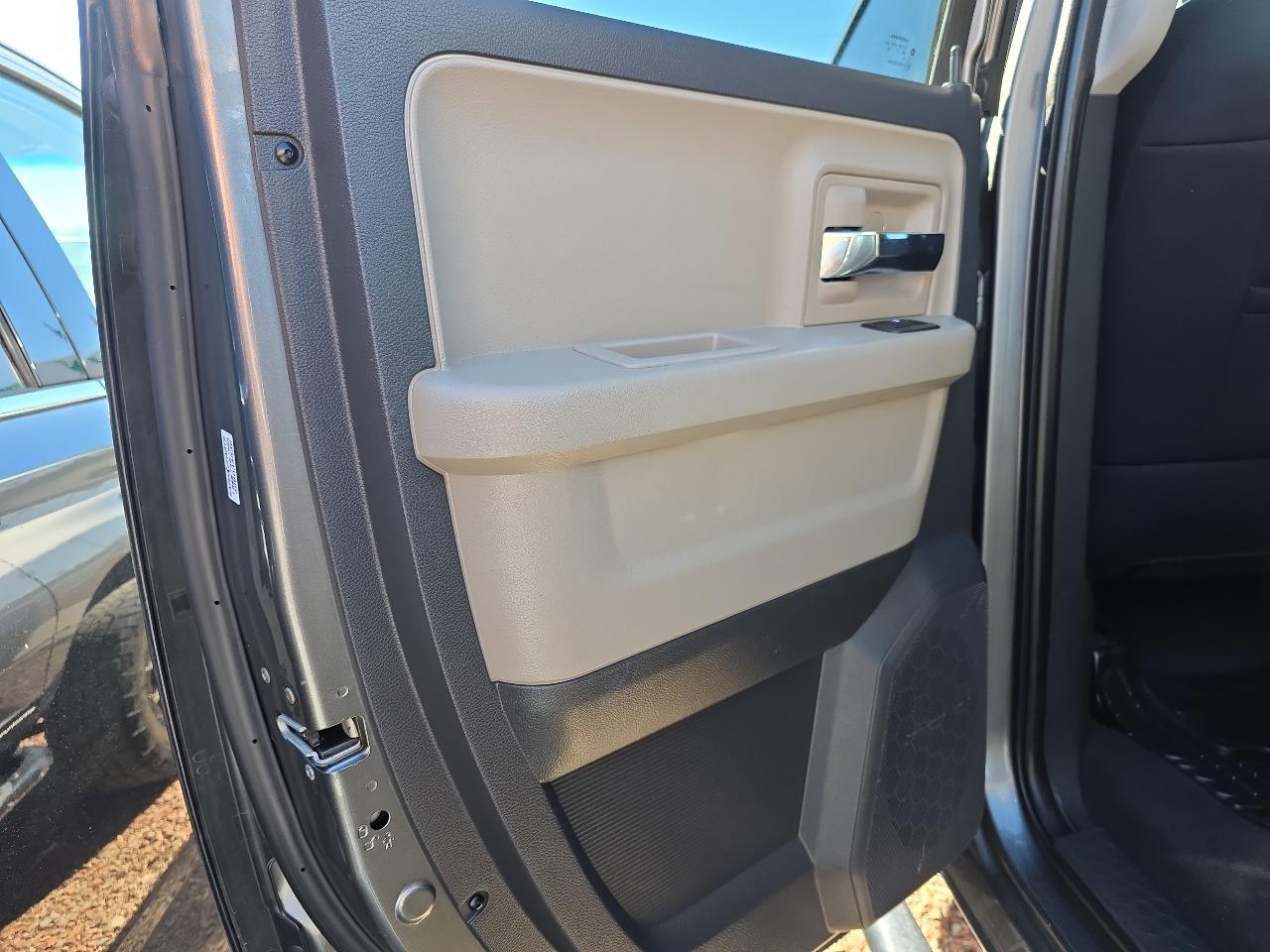 RAM 1500 4WD Quad Cab 140.5" SLT 2012