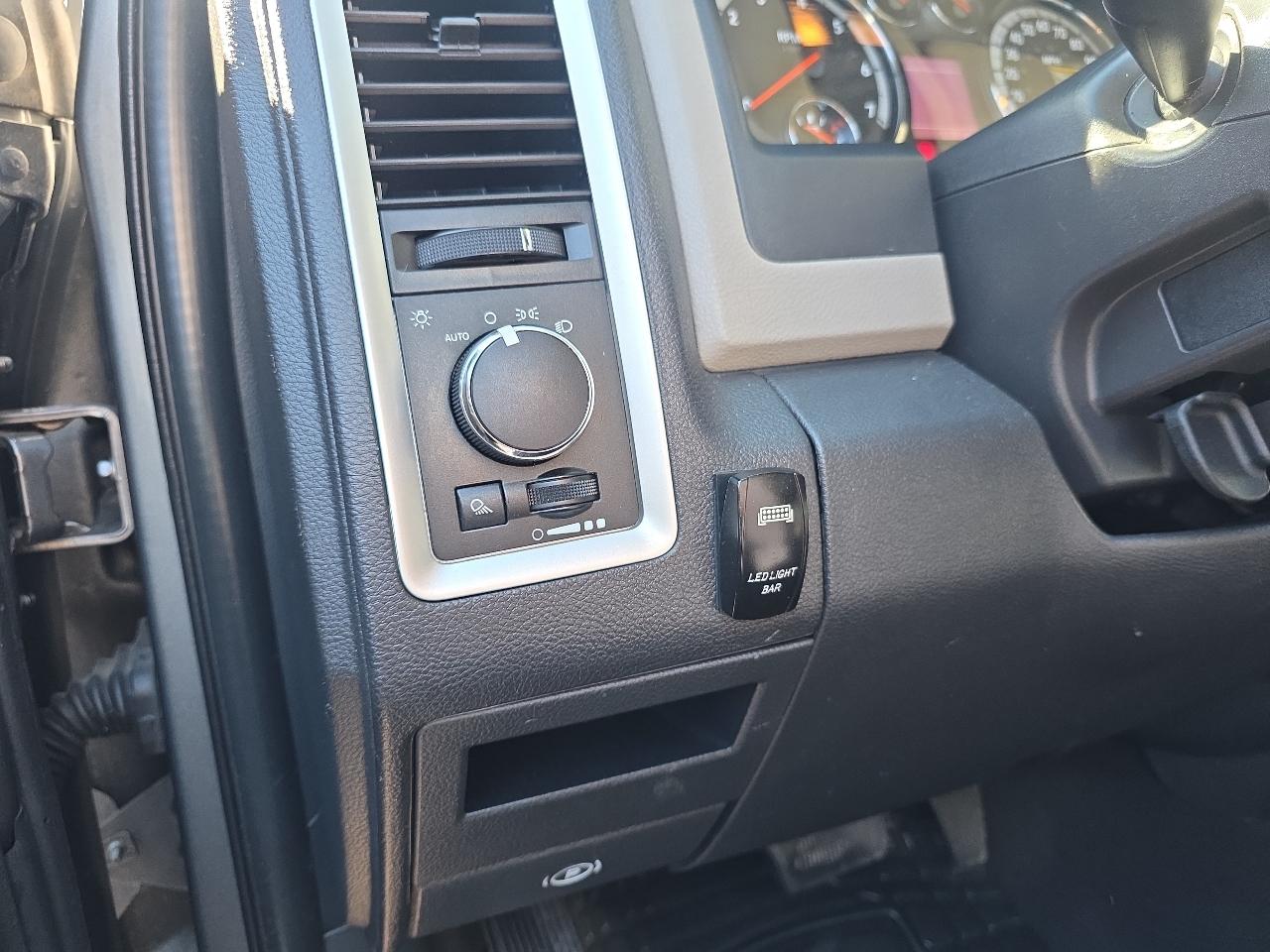 RAM 1500 4WD Quad Cab 140.5" SLT 2012