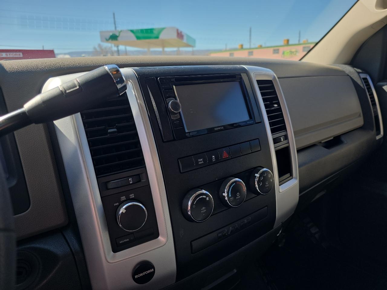 RAM 1500 4WD Quad Cab 140.5" SLT 2012