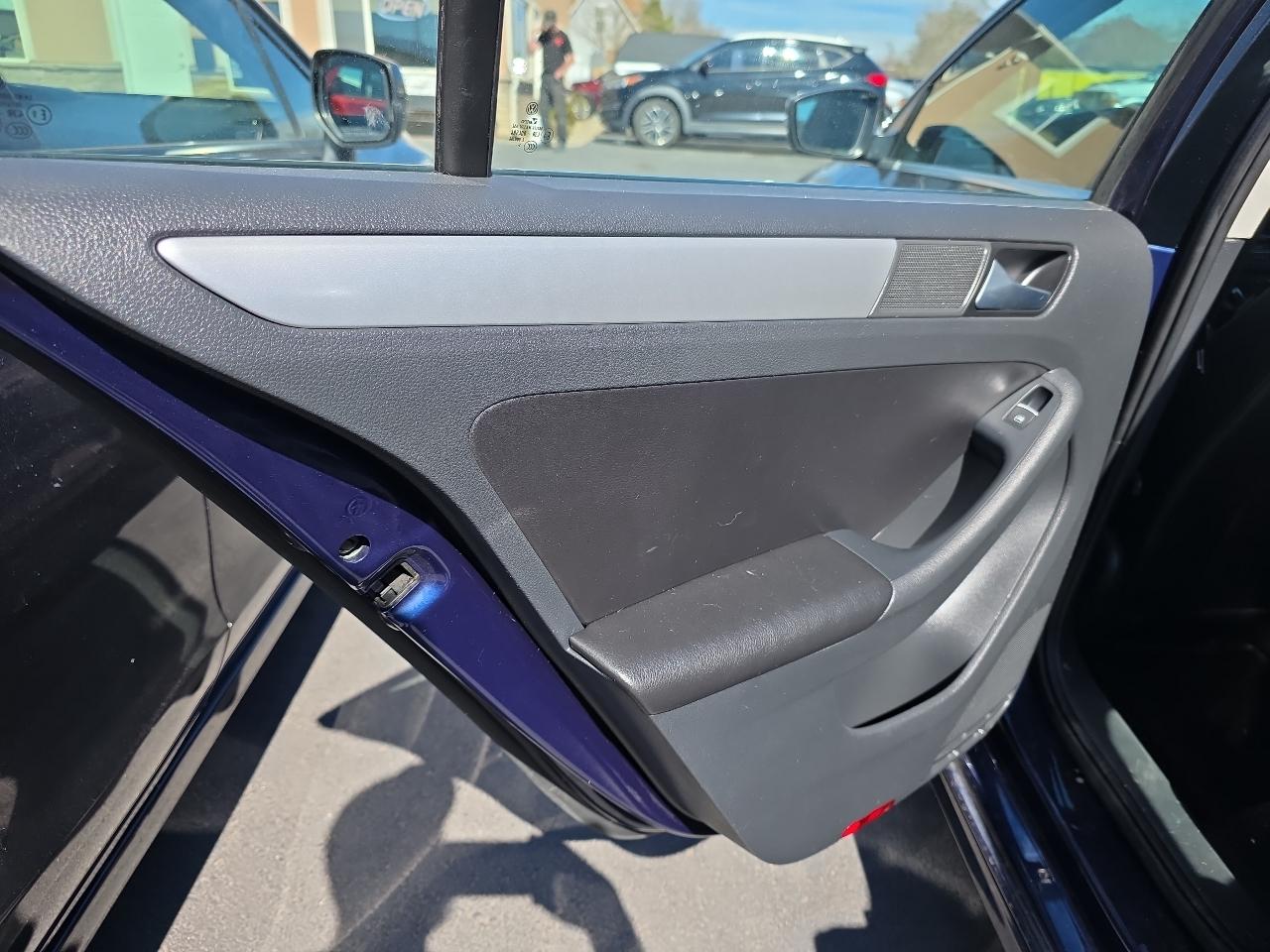 Volkswagen Jetta Sedan 4dr Auto SE PZEV 2014