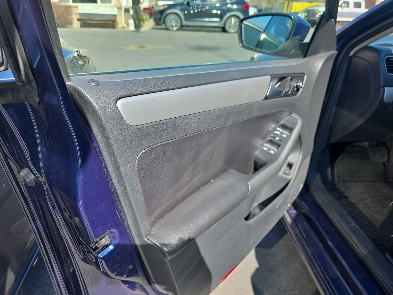 Volkswagen Jetta Sedan 4dr Auto SE PZEV 2014