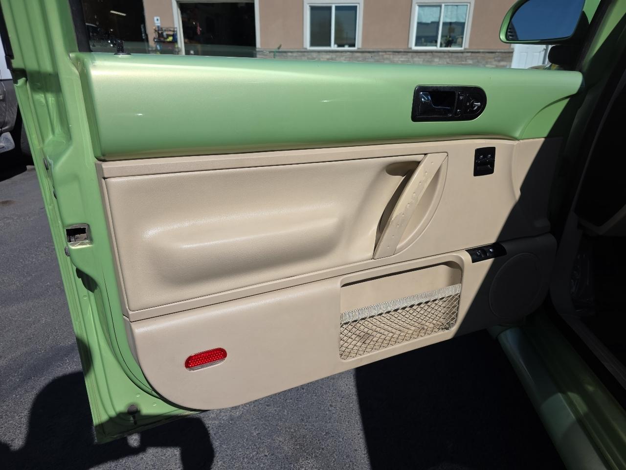 Volkswagen New Beetle 2dr Cpe GLS TDI Auto 2000