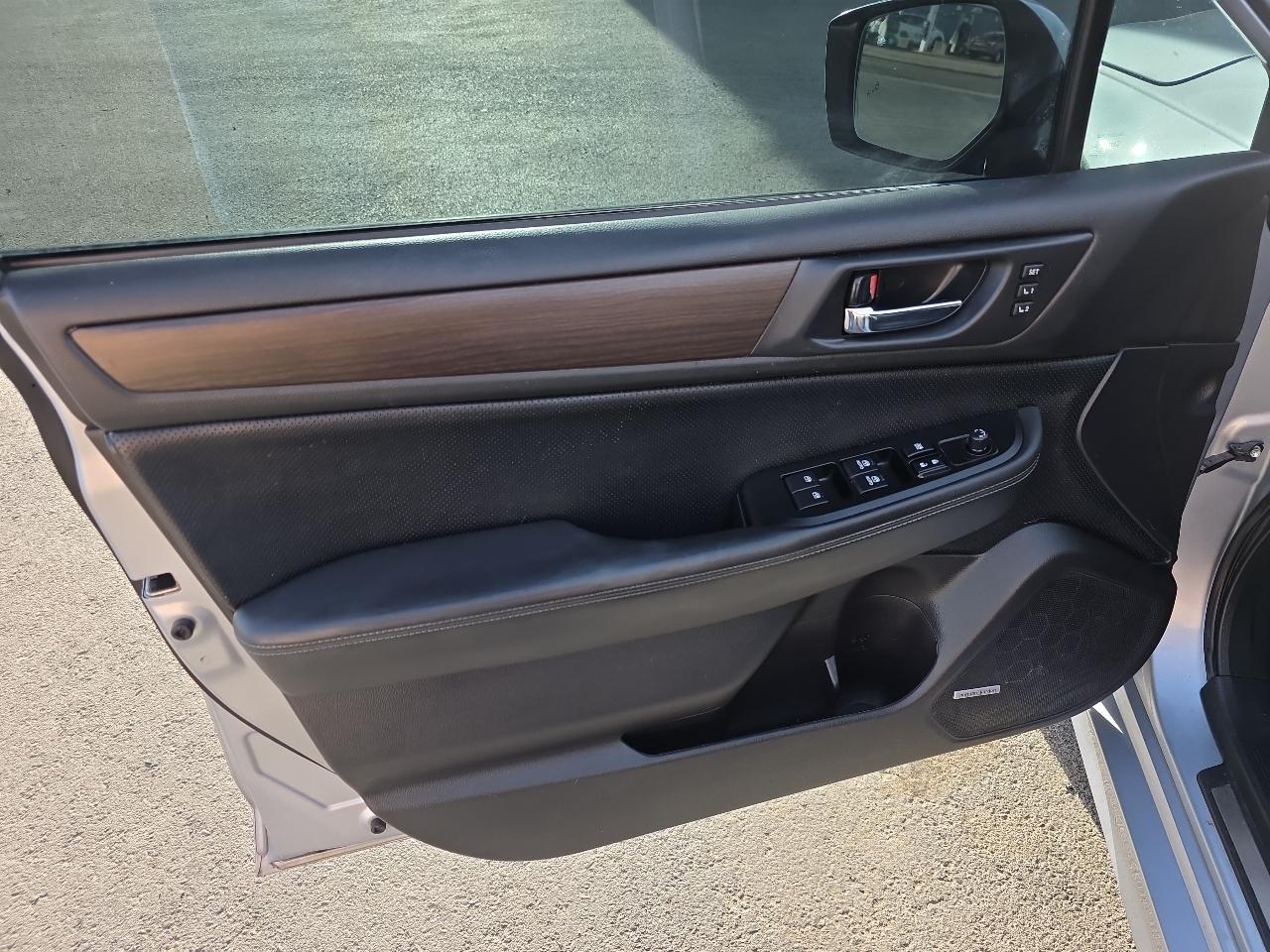 Subaru Legacy 4dr Sdn 3.6R Limited 2016