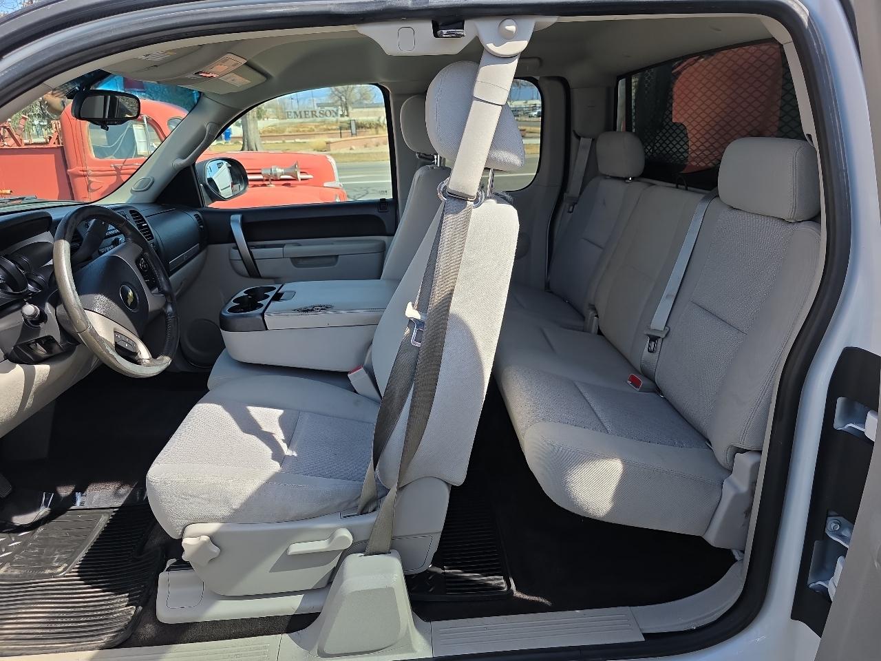 Chevrolet Silverado 1500 4WD Ext Cab 143.5" LT 2011