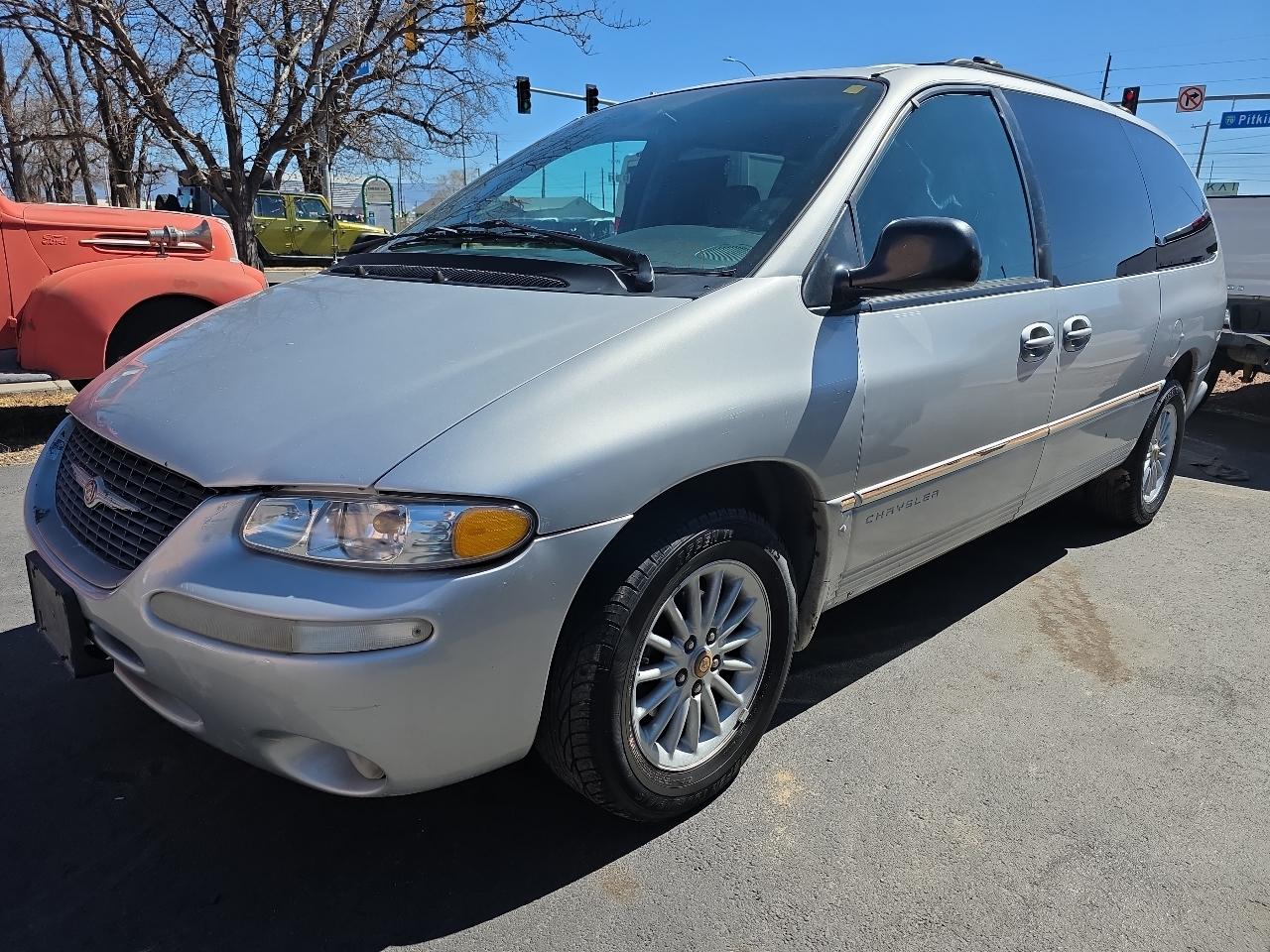 2000 Chrysler Town & Country 4dr LXi FWD