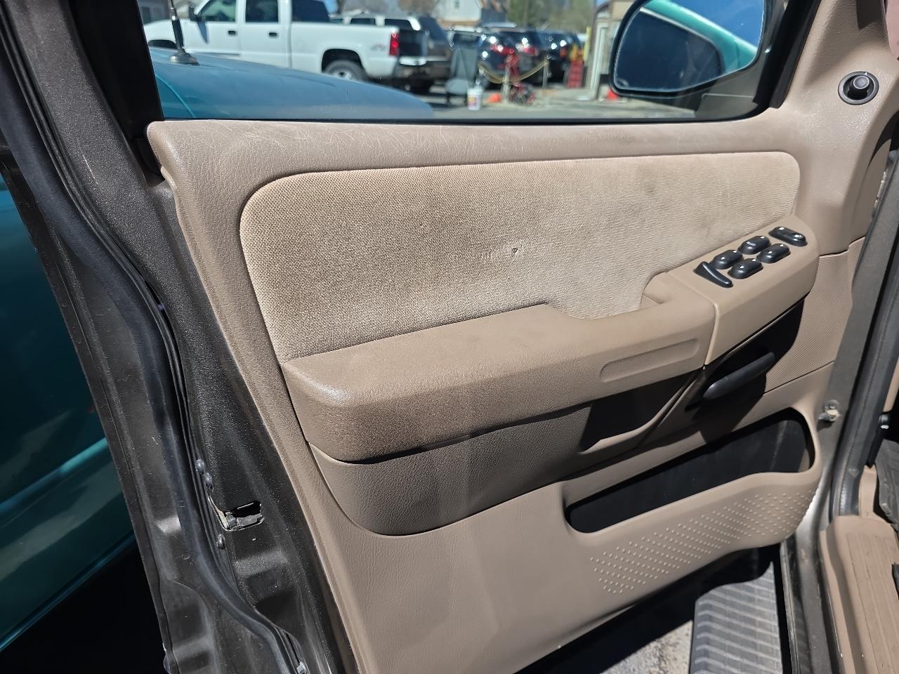 Ford Explorer 4dr 114" WB 4.0L XLT 4WD 2005