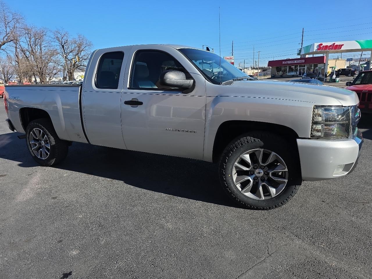 2011 Chevrolet Silverado 1500 4WD Ext Cab 143.5" LT