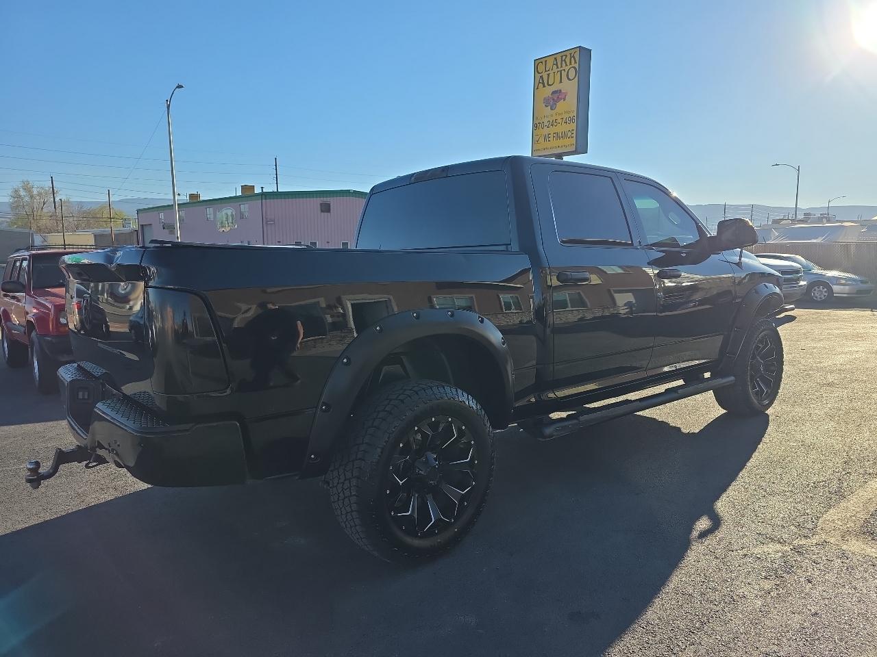 RAM 1500 4WD Crew Cab 140.5" Express 2013