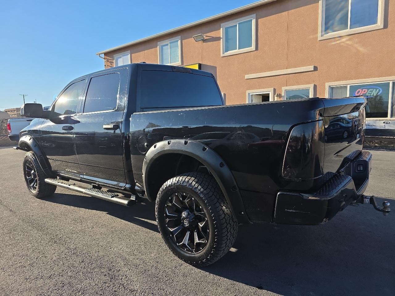 RAM 1500 4WD Crew Cab 140.5" Express 2013