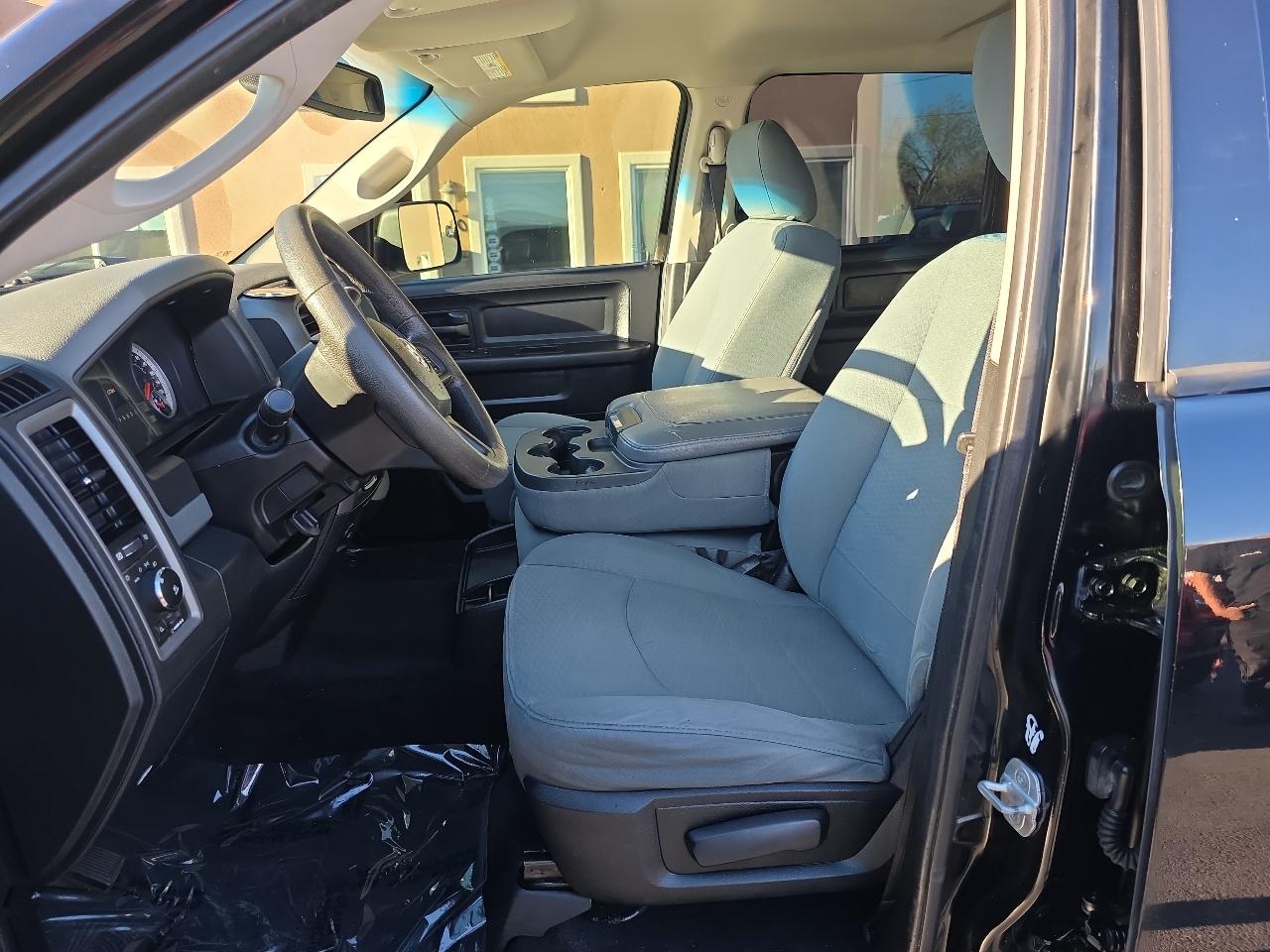 RAM 1500 4WD Crew Cab 140.5" Express 2013