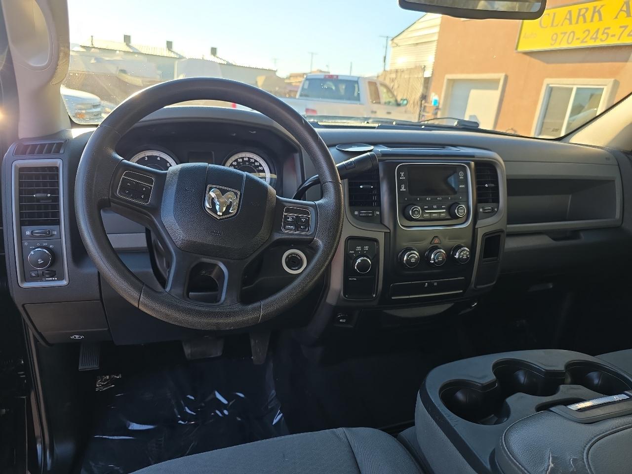 RAM 1500 4WD Crew Cab 140.5" Express 2013