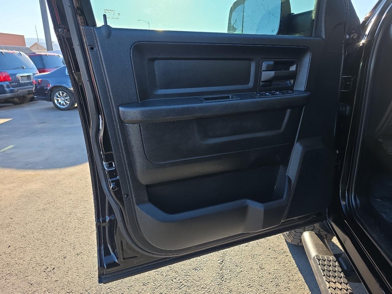 RAM 1500 4WD Crew Cab 140.5" Express 2013