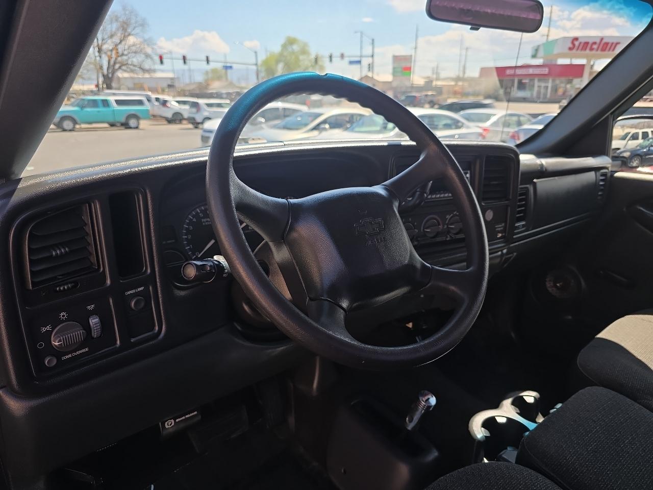 Chevrolet Silverado 1500 1LT Regular Cab 4WD 2002