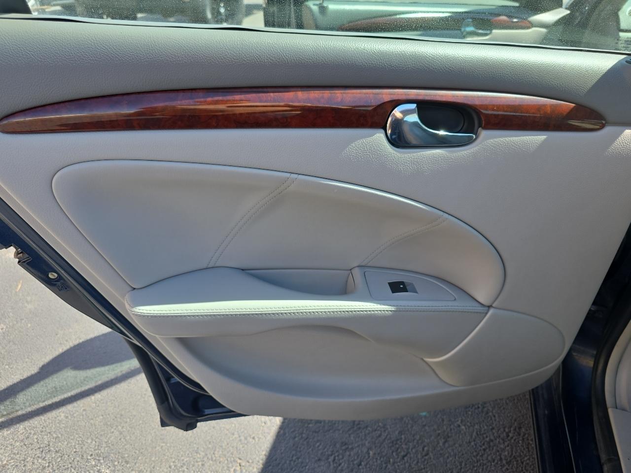 Buick Lucerne 4dr Sdn V6 CXL 2008