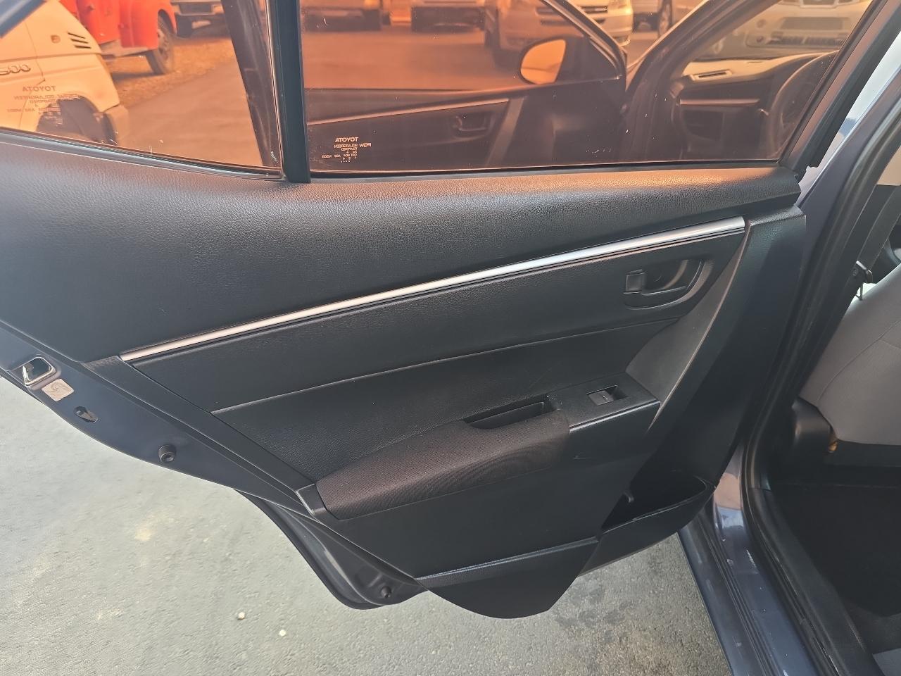 Toyota Corolla 4dr Sdn CVT LE Premium (Natl) 2015