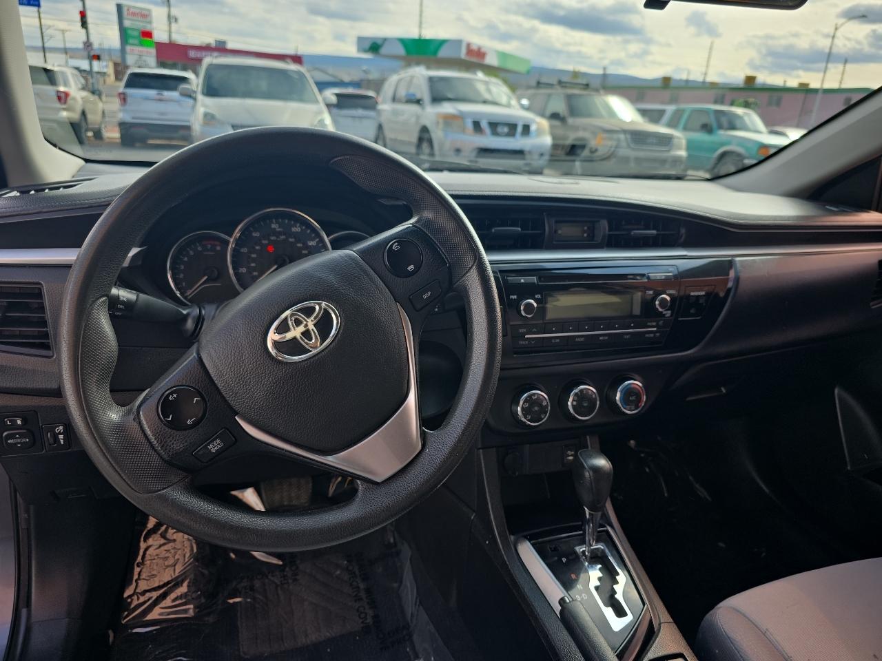 Toyota Corolla 4dr Sdn CVT LE Premium (Natl) 2015