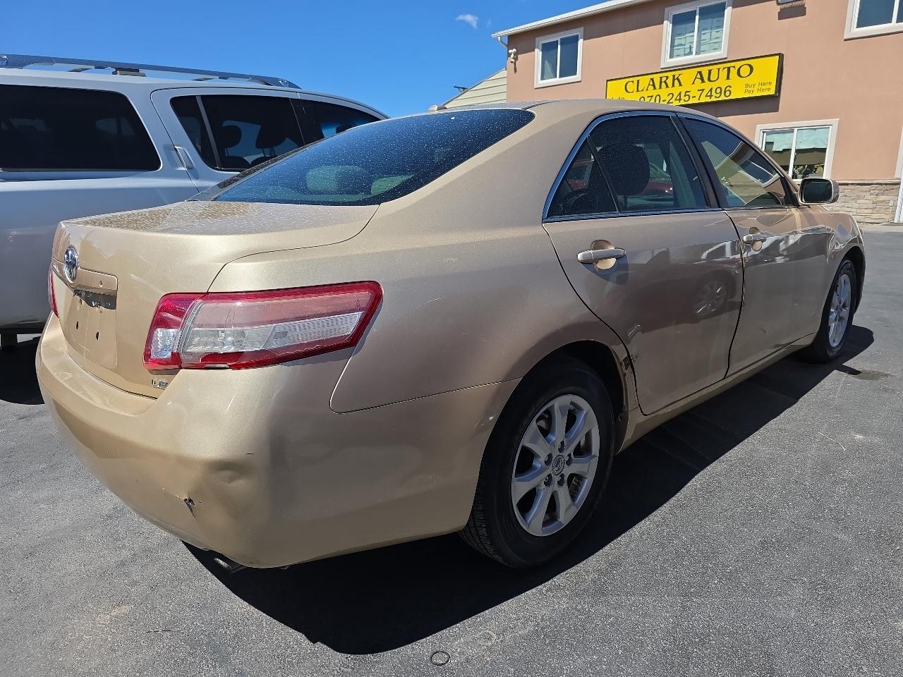 Toyota Camry 4dr Sdn I4 Man LE (Natl) 2011