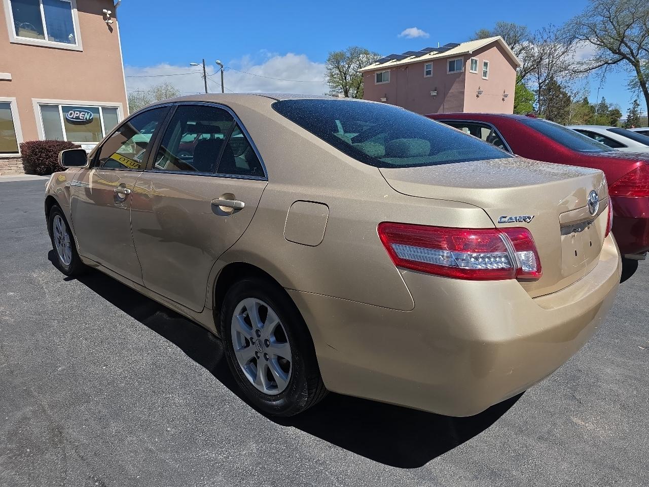 Toyota Camry 4dr Sdn I4 Man LE (Natl) 2011