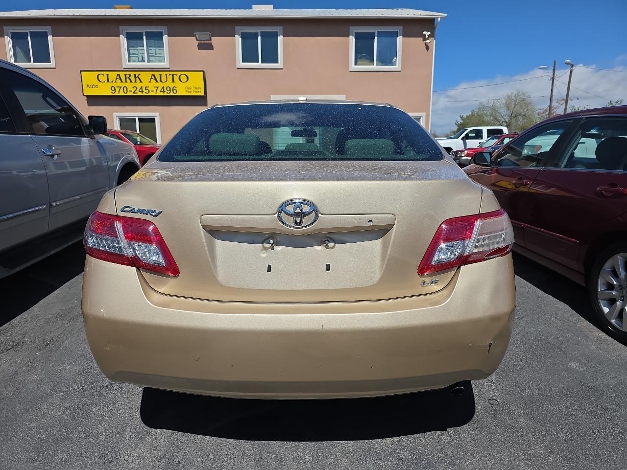 Toyota Camry 4dr Sdn I4 Man LE (Natl) 2011