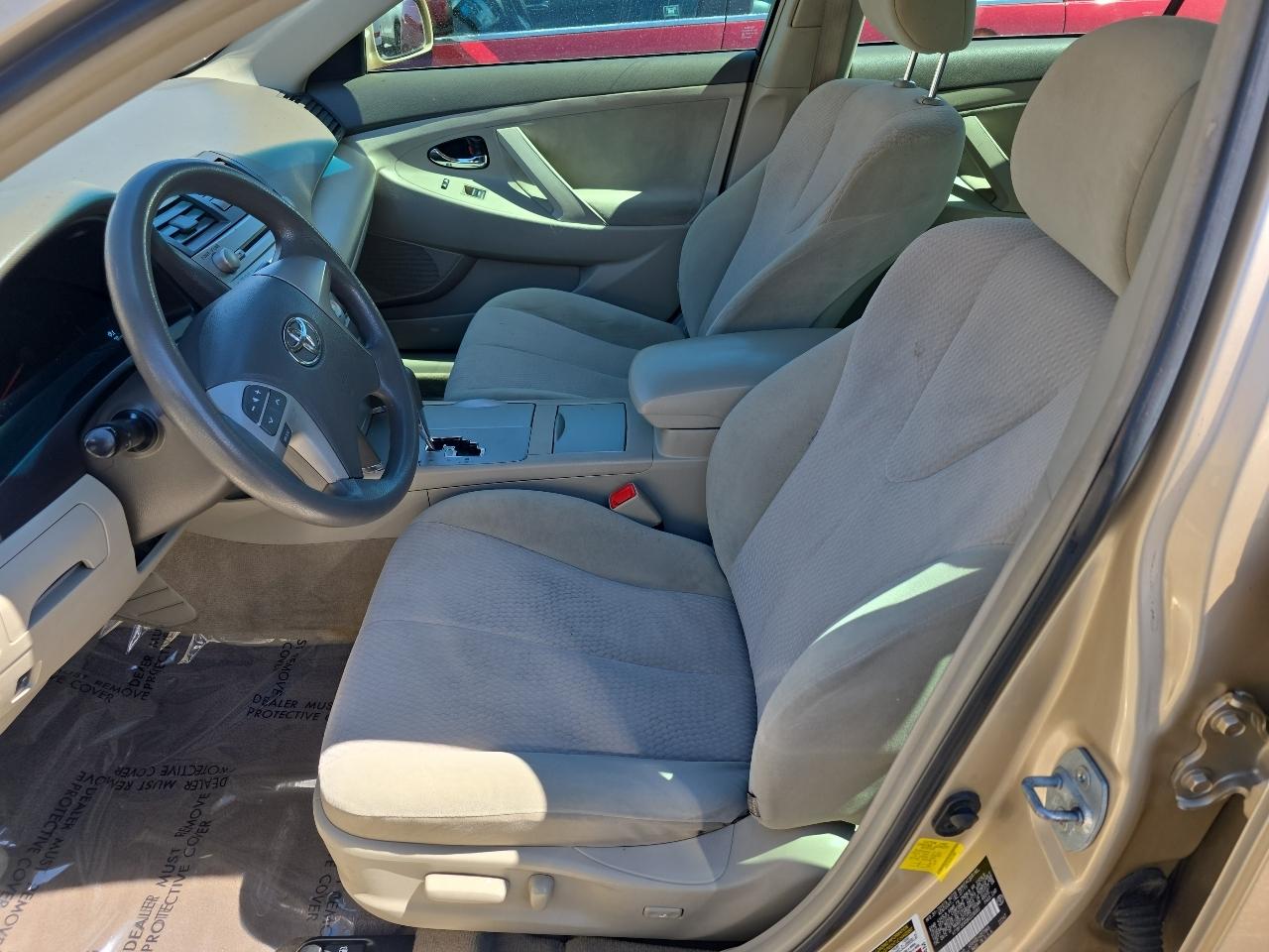 Toyota Camry 4dr Sdn I4 Man LE (Natl) 2011