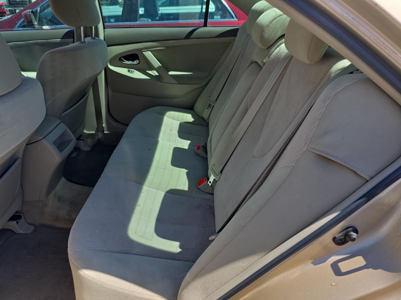 Toyota Camry 4dr Sdn I4 Man LE (Natl) 2011