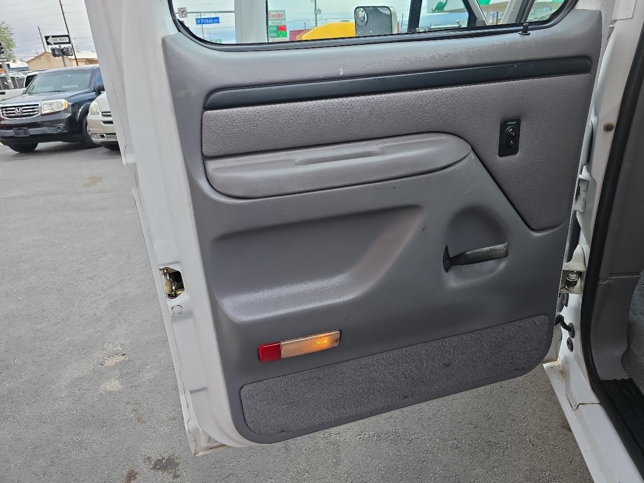 Ford F-350 Crew Cab 4dr 168.4" WB SRW 4WD 1997