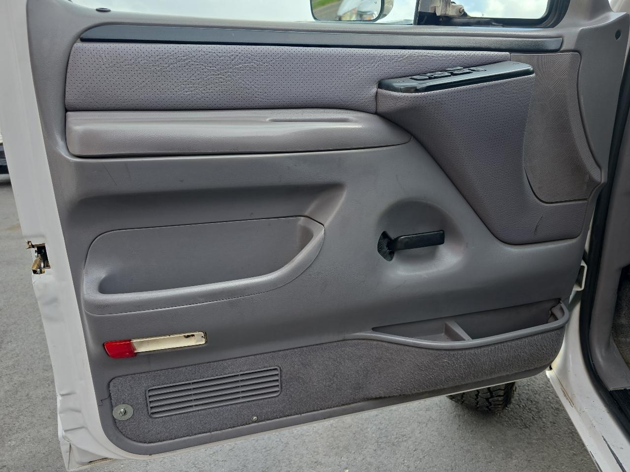 Ford F-350 Crew Cab 4dr 168.4" WB SRW 4WD 1997