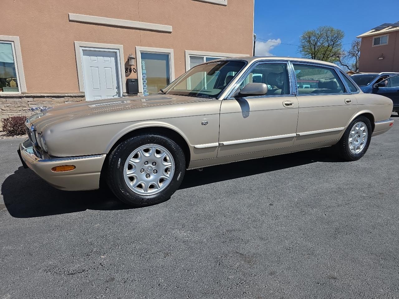 2001 Jaguar XJ 4dr Sdn L