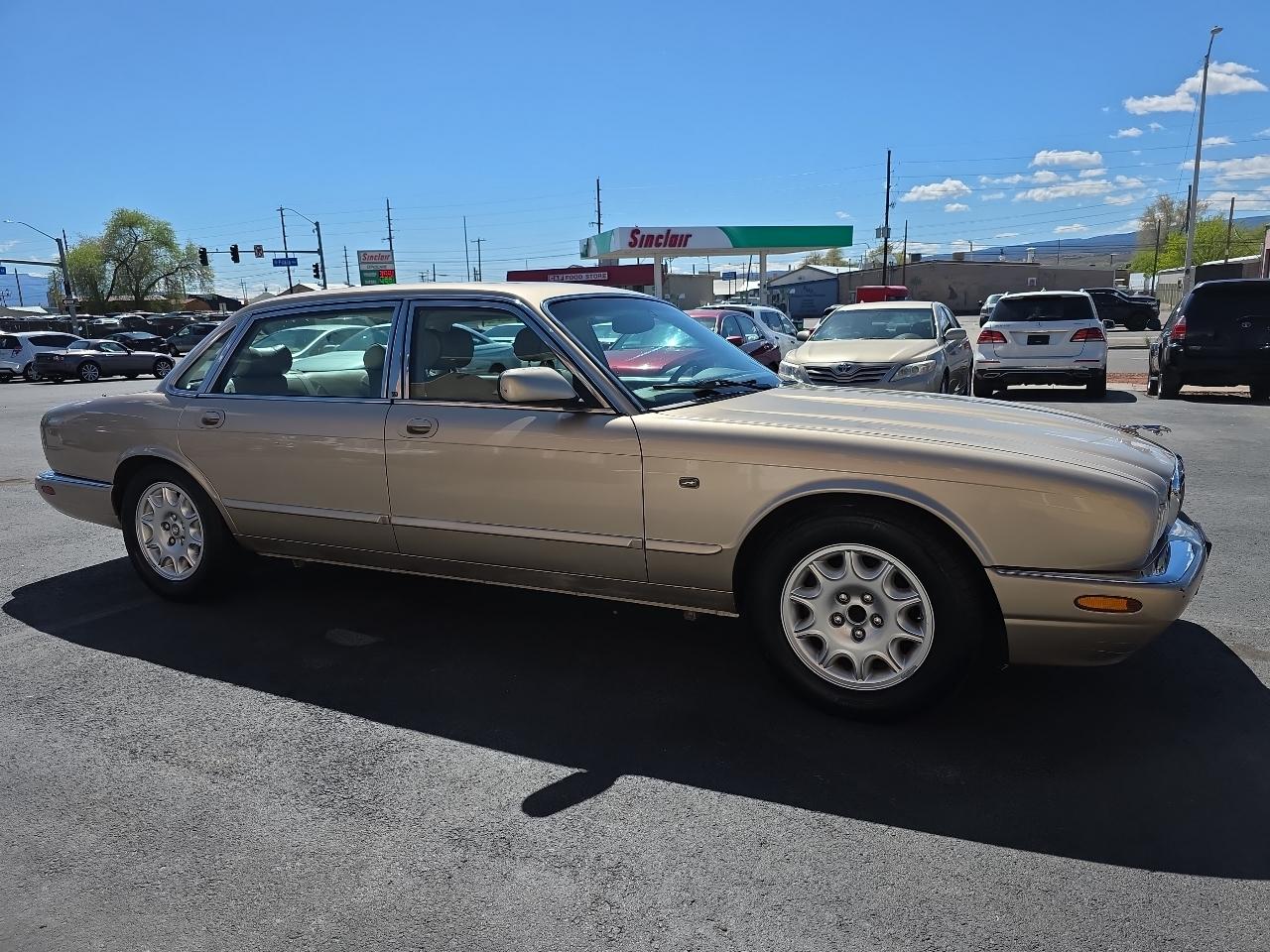 Jaguar XJ 4dr Sdn L 2001