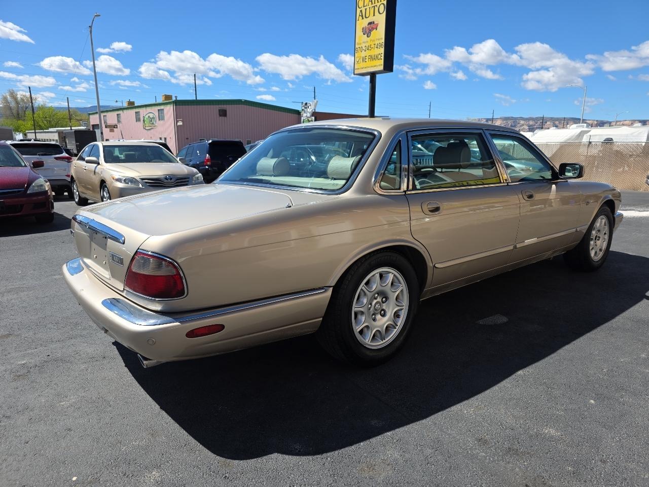 Jaguar XJ 4dr Sdn L 2001