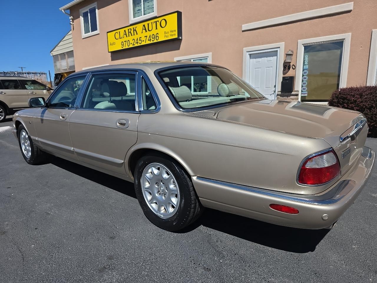 Jaguar XJ 4dr Sdn L 2001