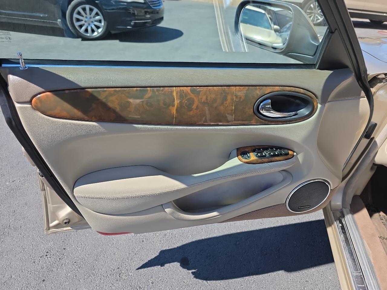 Jaguar XJ 4dr Sdn L 2001