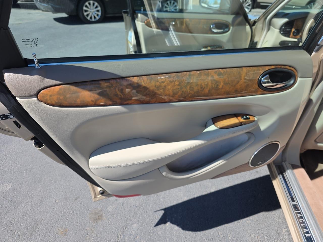 Jaguar XJ 4dr Sdn L 2001