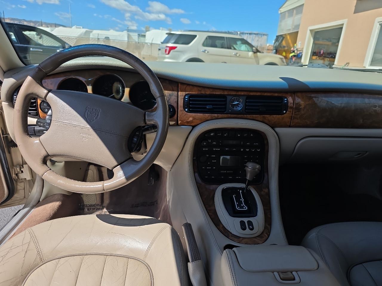 Jaguar XJ 4dr Sdn L 2001