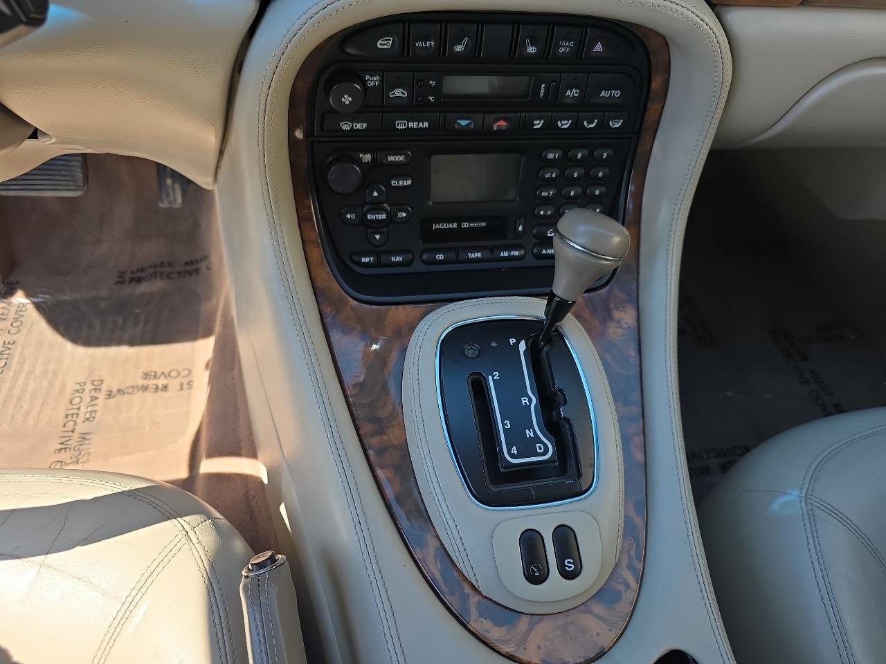 Jaguar XJ 4dr Sdn L 2001