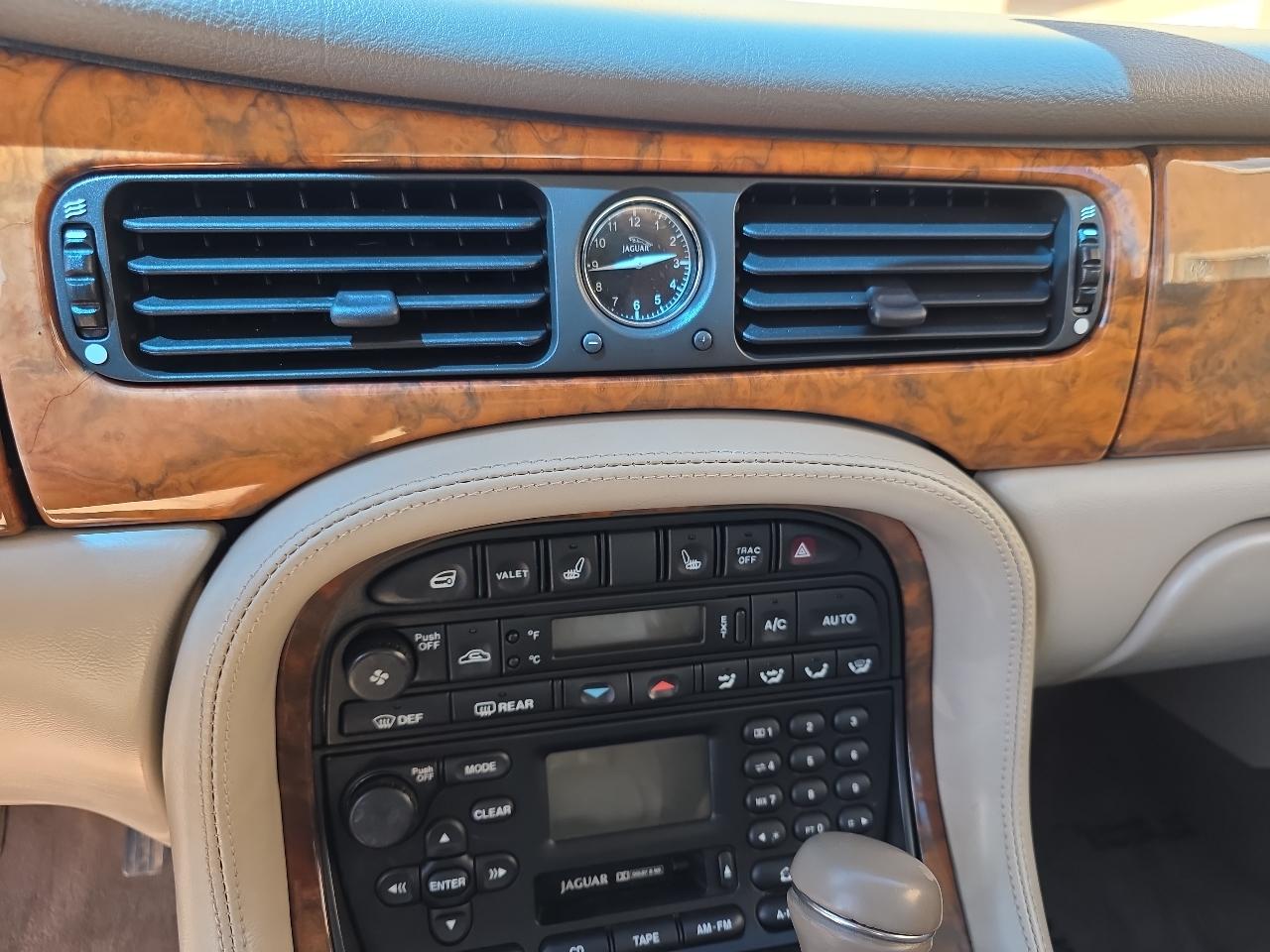 Jaguar XJ 4dr Sdn L 2001