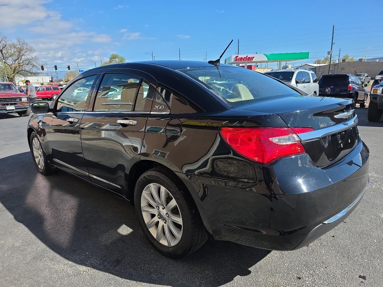 Chrysler 200 4dr Sdn Limited 2013