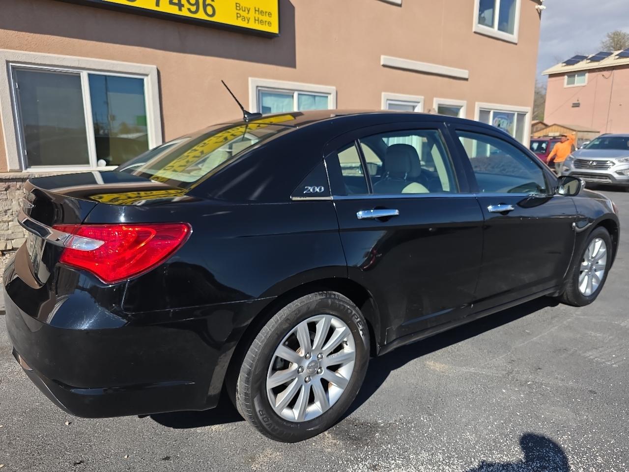 Chrysler 200 4dr Sdn Limited 2013