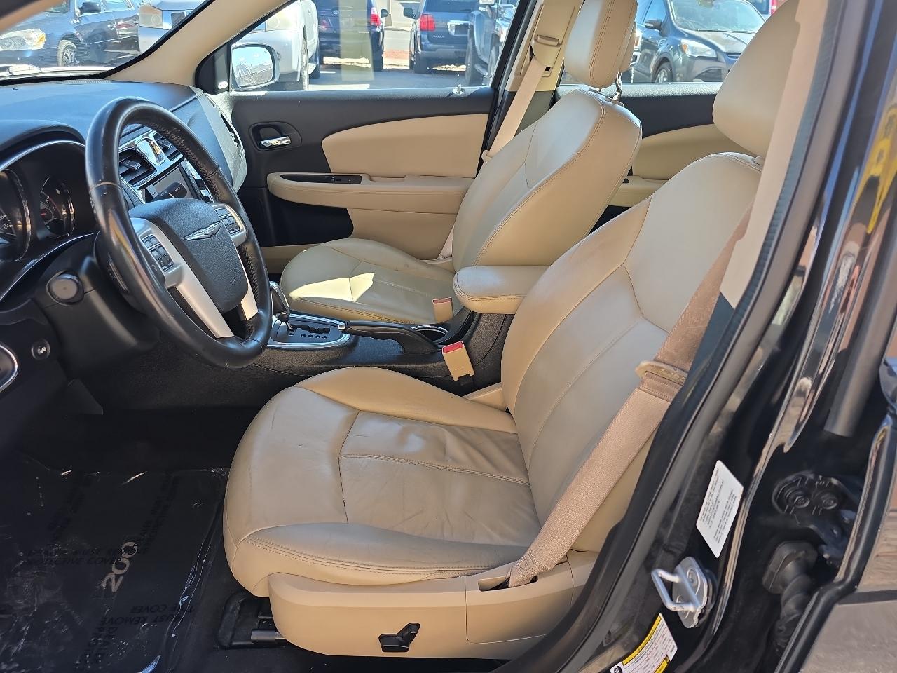 Chrysler 200 4dr Sdn Limited 2013