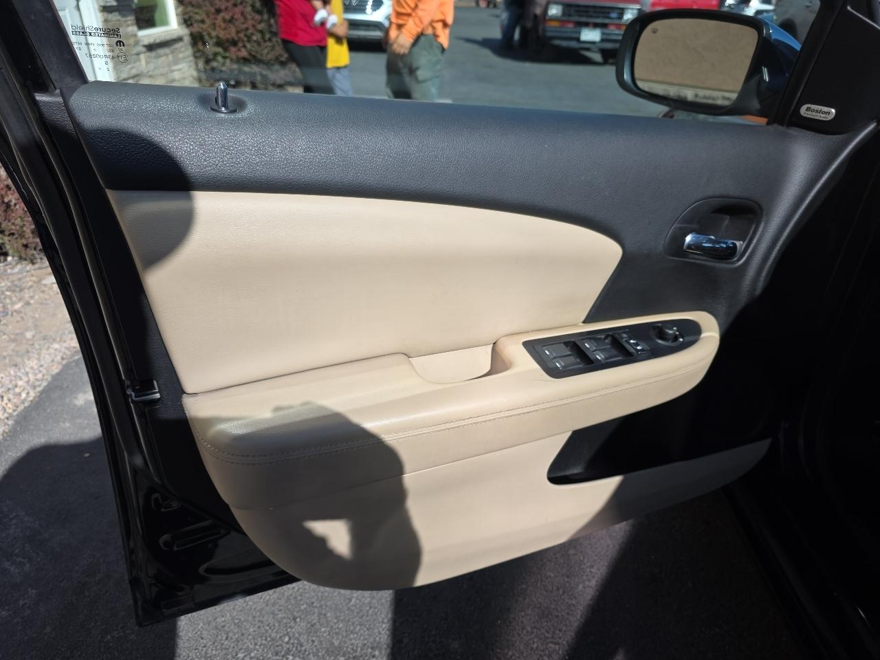 Chrysler 200 4dr Sdn Limited 2013