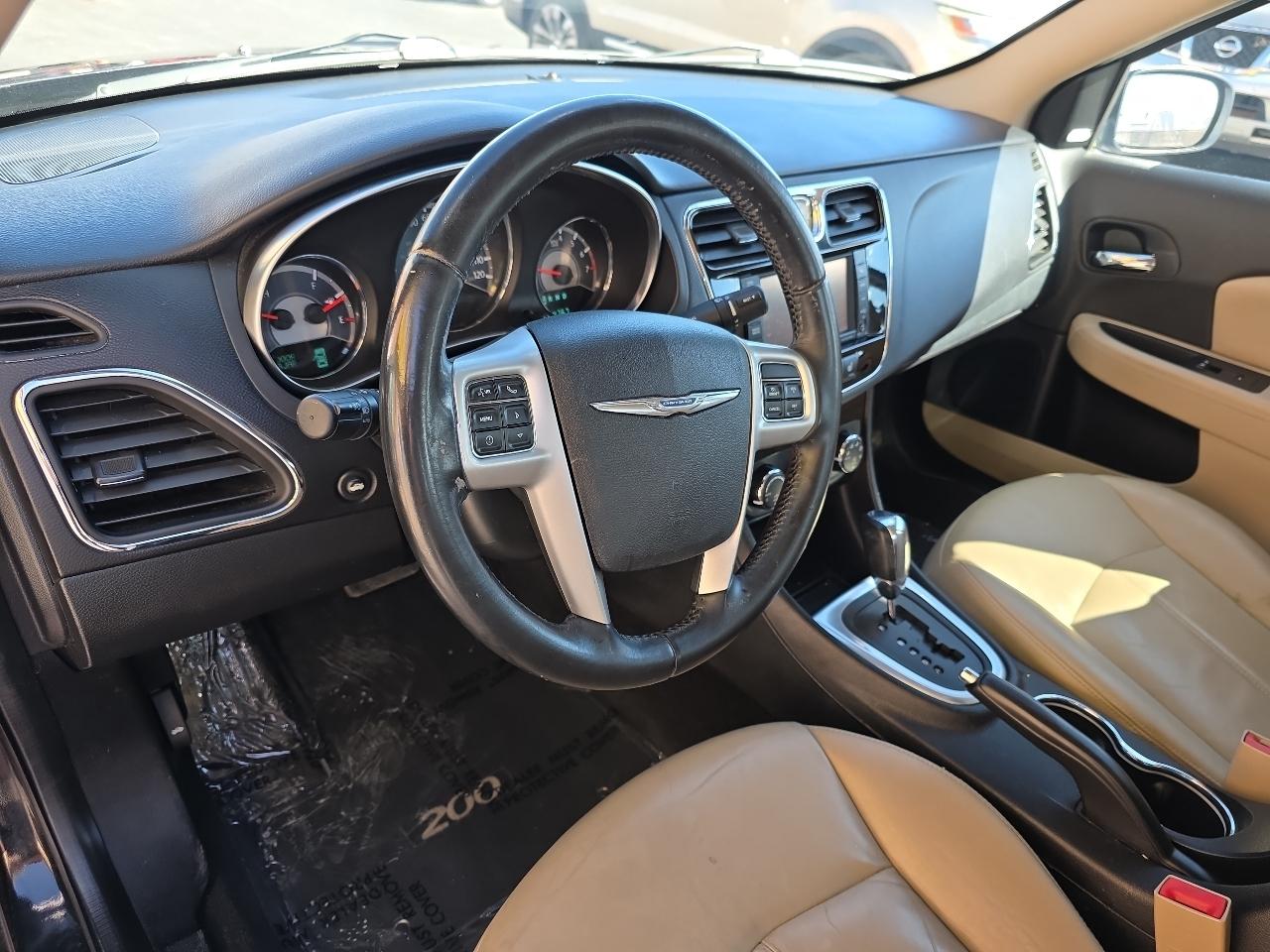 Chrysler 200 4dr Sdn Limited 2013