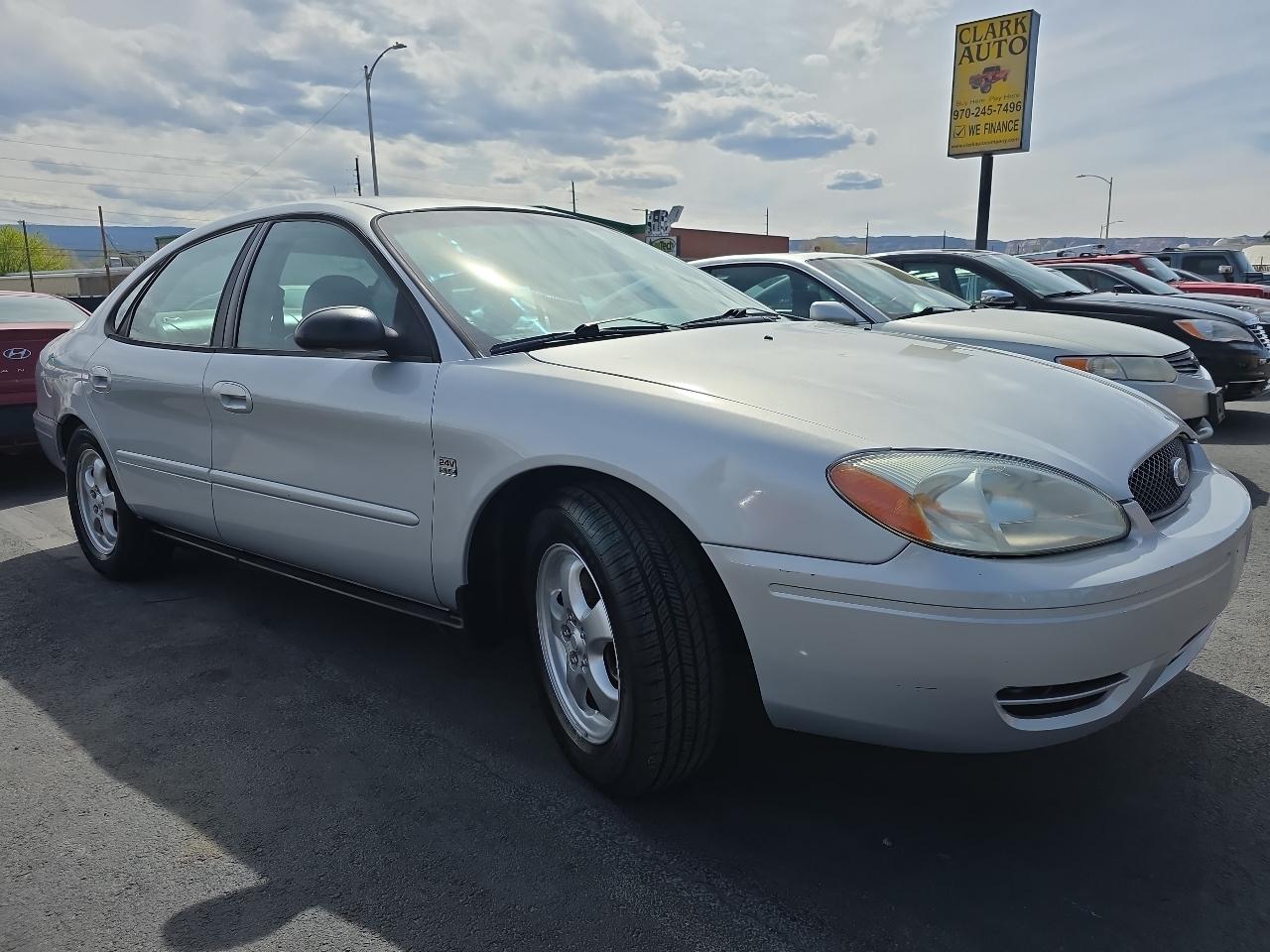 Ford Taurus 4dr Sdn SES 2004