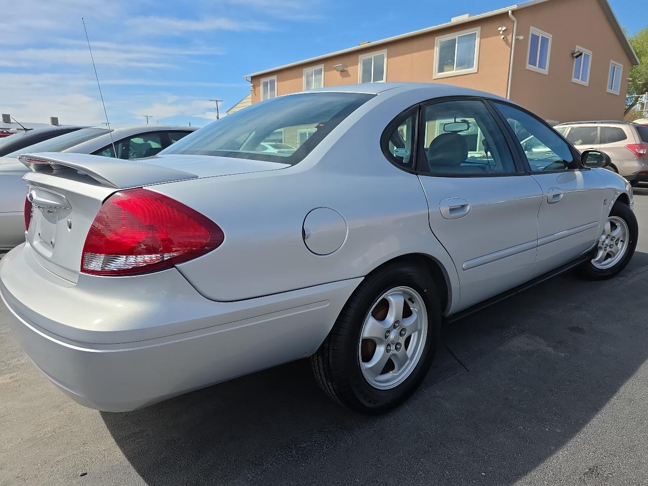 Ford Taurus 4dr Sdn SES 2004
