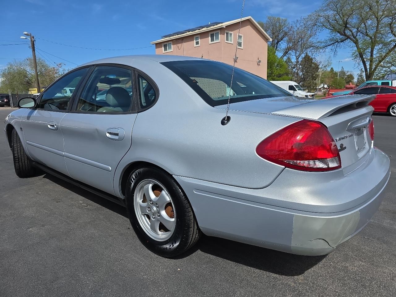 Ford Taurus 4dr Sdn SES 2004