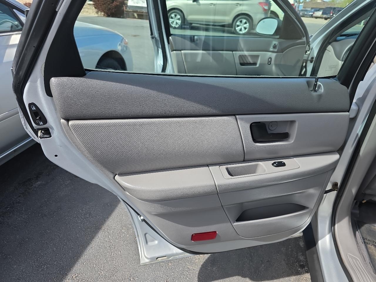 Ford Taurus 4dr Sdn SES 2004